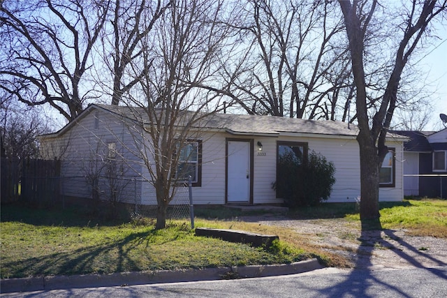 ranch-style home with a front yard