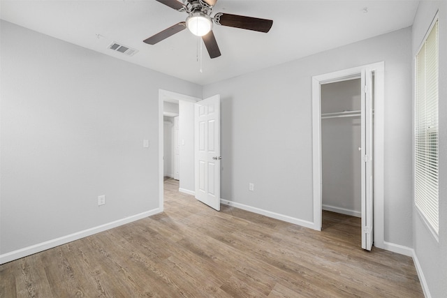 unfurnished bedroom with light hardwood / wood-style floors, a closet, and ceiling fan