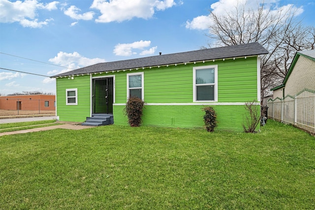 view of front of house with a front lawn