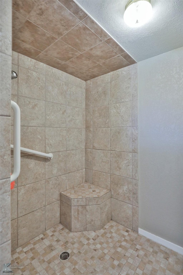 120 N 15th Ave, Munday, TX 76371 - bathroom featuring a tile shower