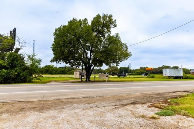 Listing photo 2 for 900 S Parkway Dr, Alvarado TX 76009