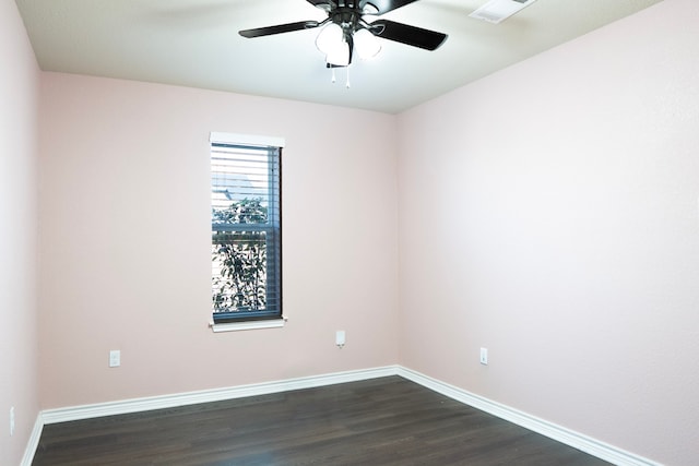 unfurnished room featuring dark wood-type flooring and ceiling fan