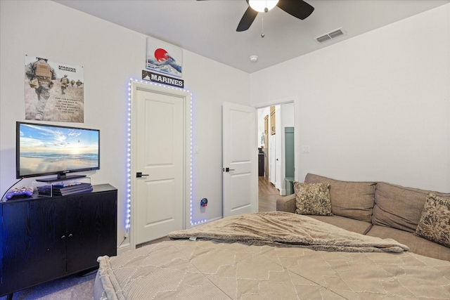 bedroom with ceiling fan