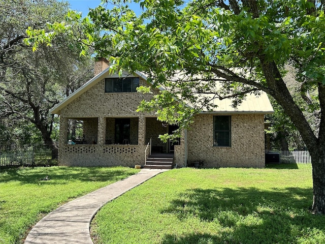 view of front facade featuring a front yard