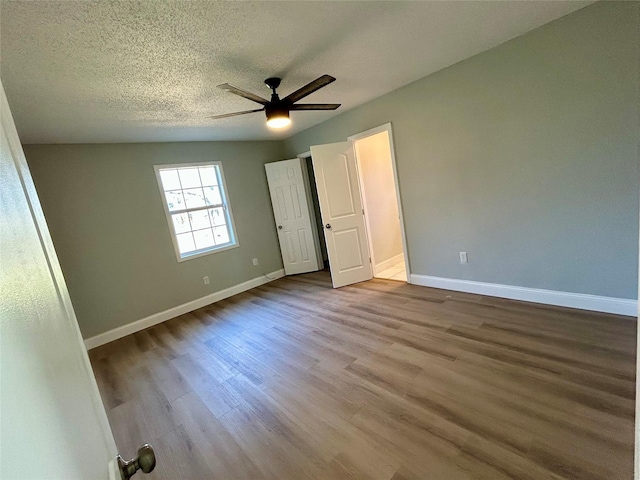 unfurnished bedroom featuring a textured ceiling, light hardwood / wood-style floors, and ceiling fan