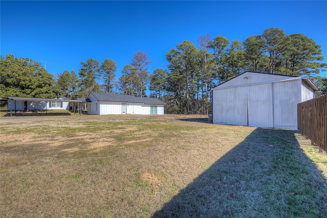 view of yard with an outdoor structure