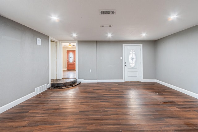 entrance foyer featuring dark wood-type flooring and ceiling fan