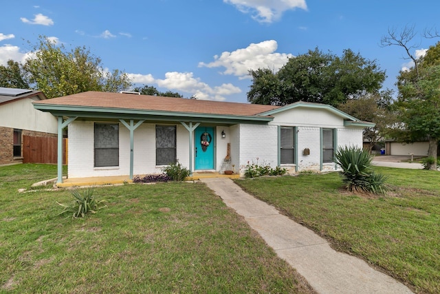 ranch-style home featuring a front yard