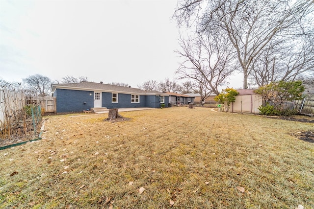 view of yard with a storage shed