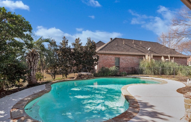 view of swimming pool