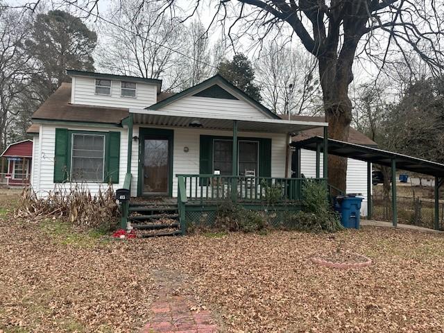 view of front of property featuring a carport and a porch