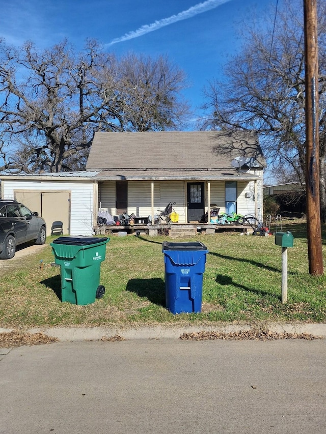 view of front of home with covered porch and a front lawn