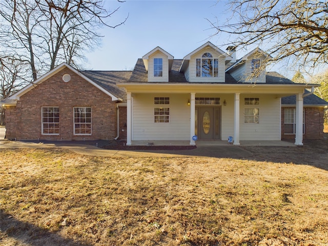 view of front facade featuring a front lawn