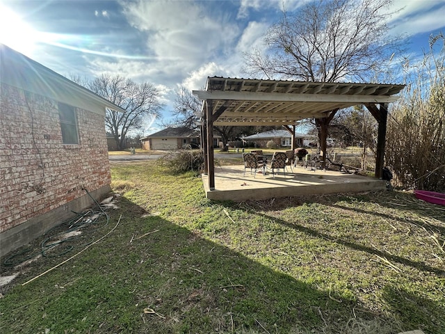 view of yard featuring a pergola and a patio area