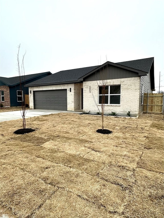 view of front facade featuring a garage and a front lawn