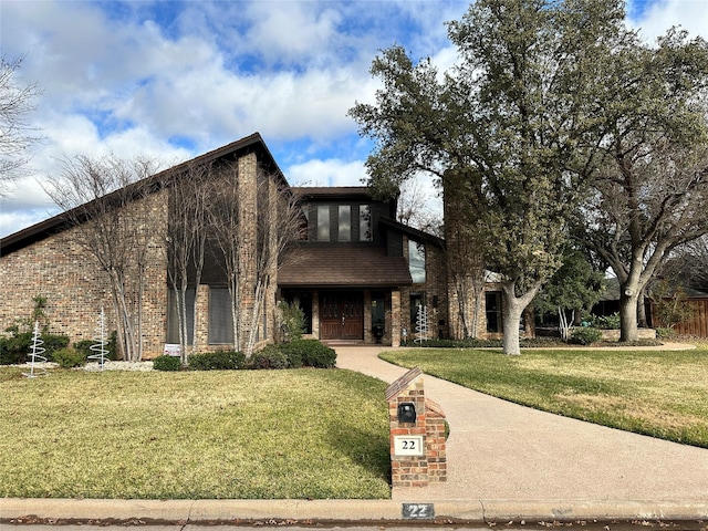 view of front of property with a front yard