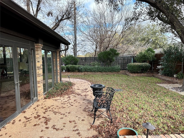 view of yard featuring a patio area