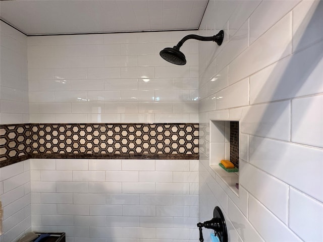 room details featuring a tile shower