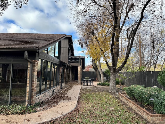 view of yard with a patio area