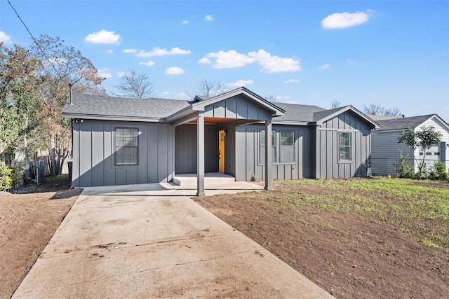 view of front of home with a front yard