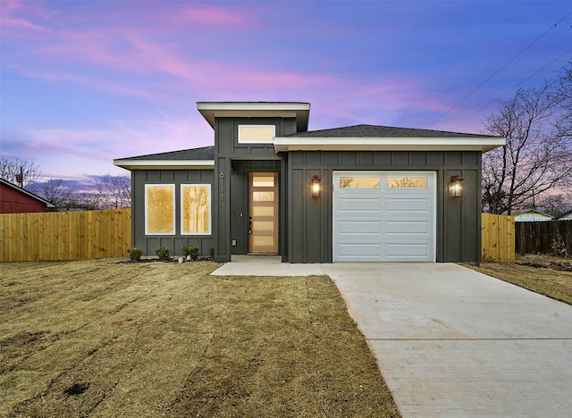 view of front of house featuring a yard and a garage