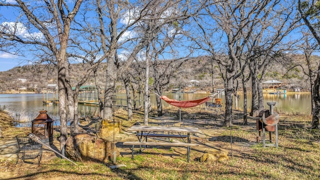 view of yard featuring a water and mountain view