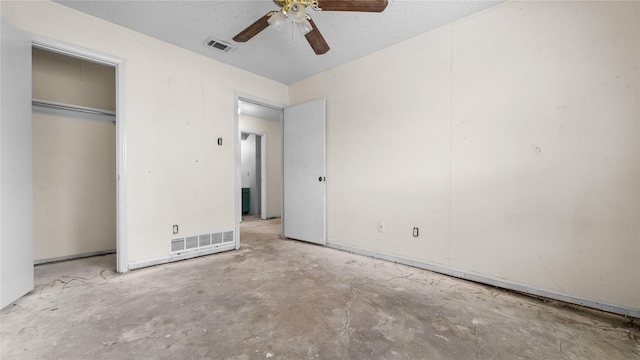 unfurnished bedroom with ceiling fan and a textured ceiling