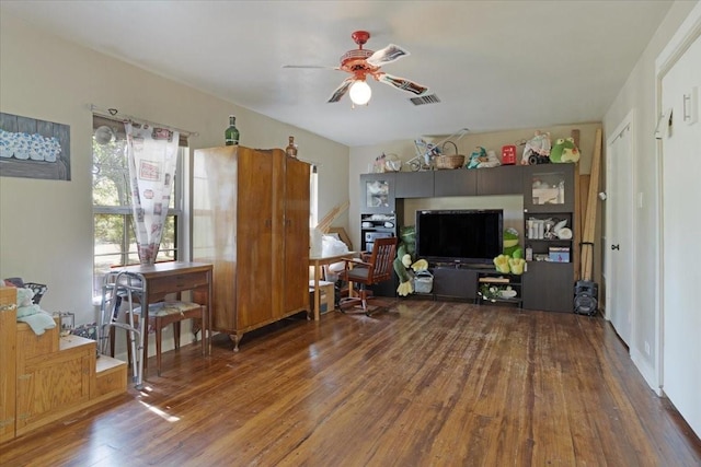 living room featuring dark wood-type flooring and ceiling fan