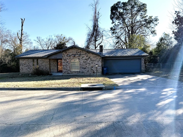 view of front facade featuring a garage