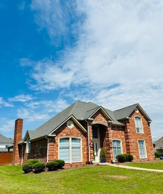 view of front of home with a front lawn