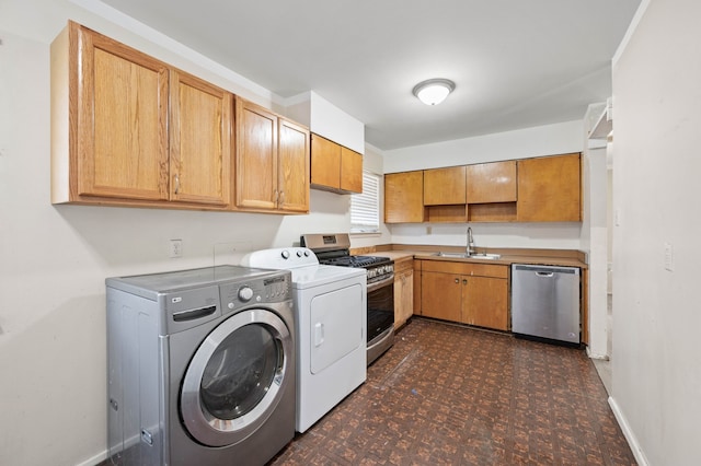 laundry room with independent washer and dryer and sink