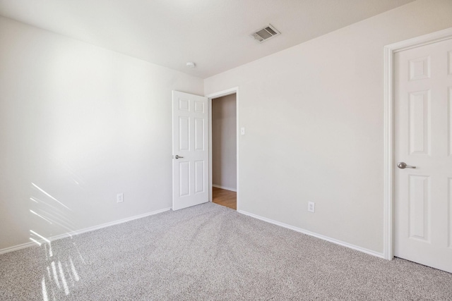 unfurnished room with carpet flooring