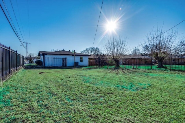 view of yard featuring a fenced backyard