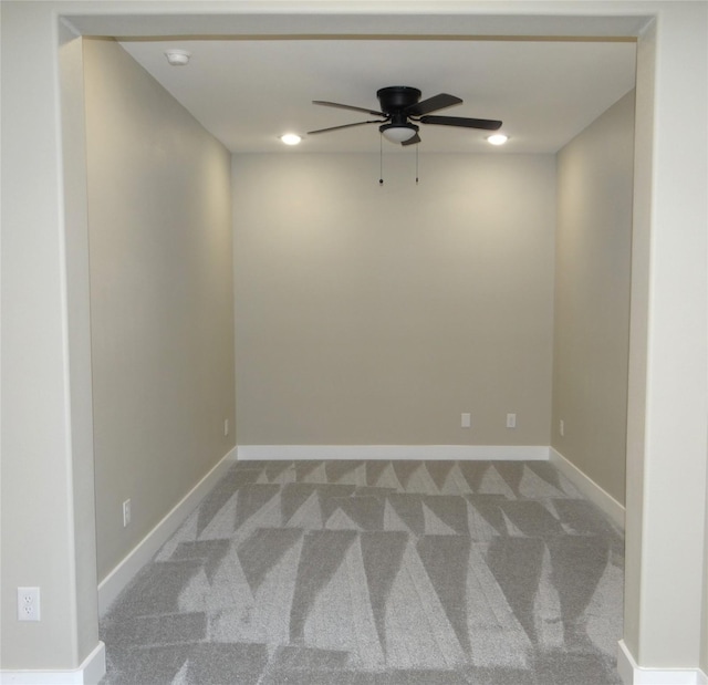 carpeted spare room featuring ceiling fan