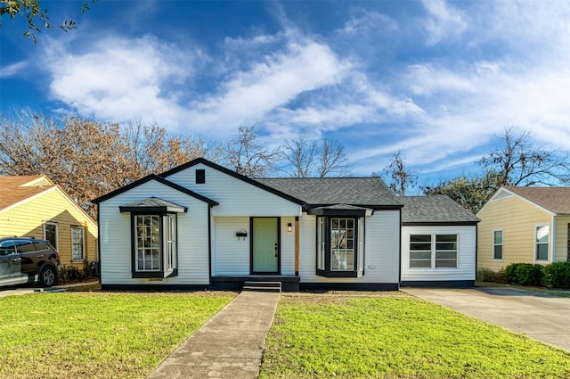 view of front of house with a front yard