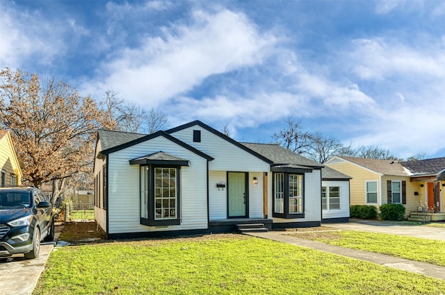 view of front of property with a front yard