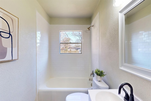 2842 Carlson Dr, Dallas, TX 75235 - full bathroom with tiled shower / bath, sink, and toilet