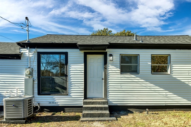 2842 Carlson Dr, Dallas, TX 75235 - view of front of property featuring central AC