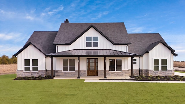 view of front facade featuring a porch and a front yard