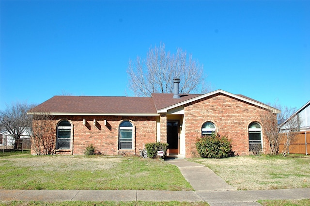 ranch-style house featuring a front lawn