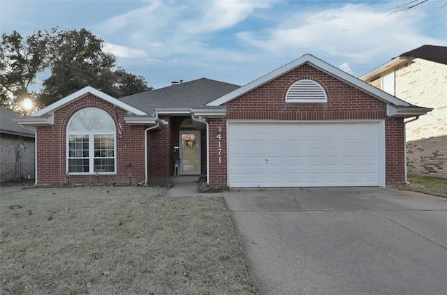 view of front facade featuring a garage and a front lawn