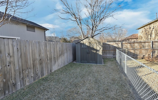 view of yard with a storage shed