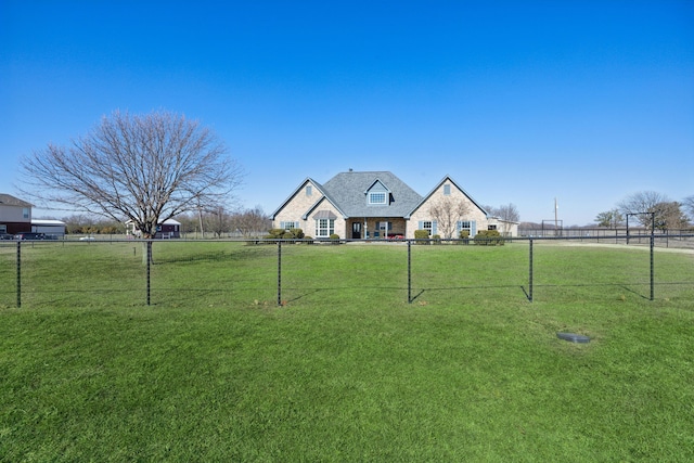 view of front facade featuring a front yard