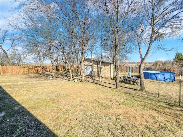 view of yard featuring a covered pool