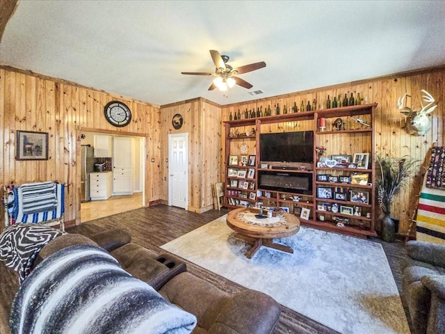 living room featuring ceiling fan