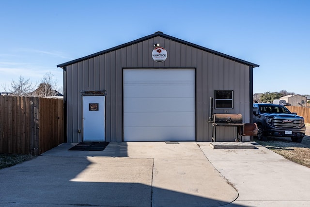 166 Cactus Dr, Decatur, TX 76234 - detached garage featuring fence and driveway