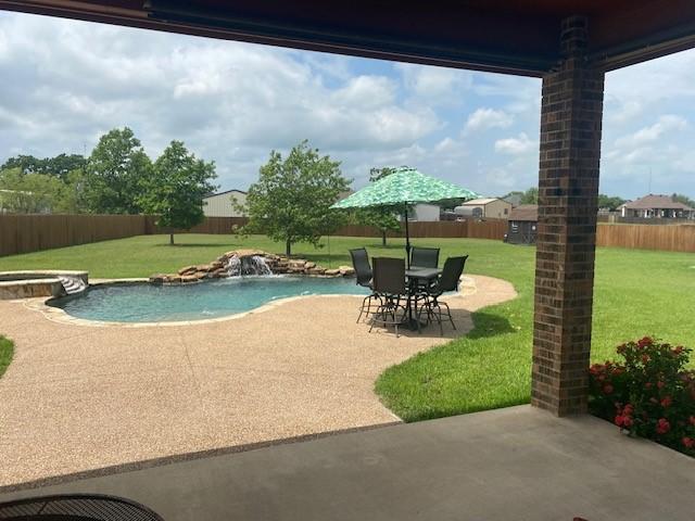 166 Cactus Dr, Decatur, TX 76234 - view of swimming pool with a patio, a fenced backyard, a pool with connected hot tub, and a yard