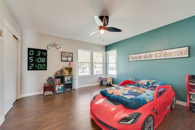 bedroom with dark hardwood / wood-style flooring, a closet, and ceiling fan