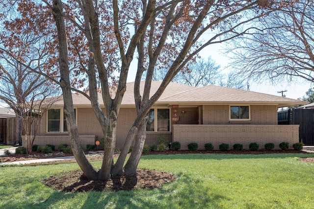 single story home featuring a front lawn