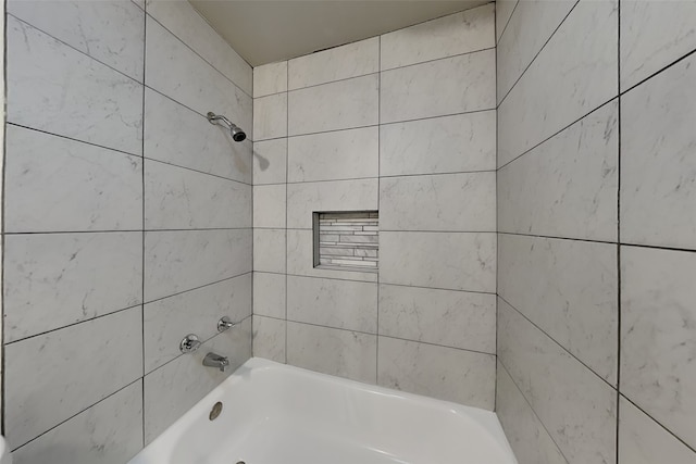 bathroom with tiled shower / bath combo